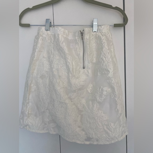 WHITE SET - REVERSE VIA BEGINNING BOUTIQUE - Picture 3 of 5